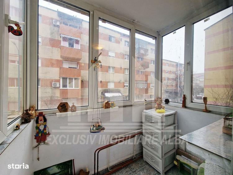 Apartament cu 3 camere semidecomandat în Cetate