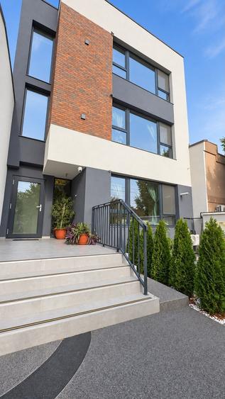 Casă cu 5 camere cu Teren 300 Mp în Coiciu