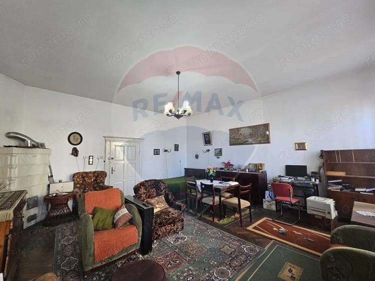 Casă cu 3 camere cu Teren 650 Mp în Central