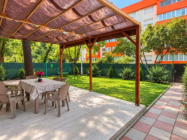 Apartament cu 3 camere decomandat, mobilat în Faleză