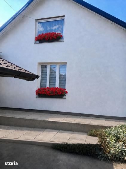 Casă cu 4 camere cu Teren 1100 Mp în Central