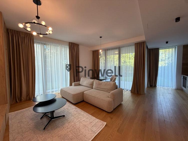 Apartament cu 3 camere semidecomandat, mobilat în Central