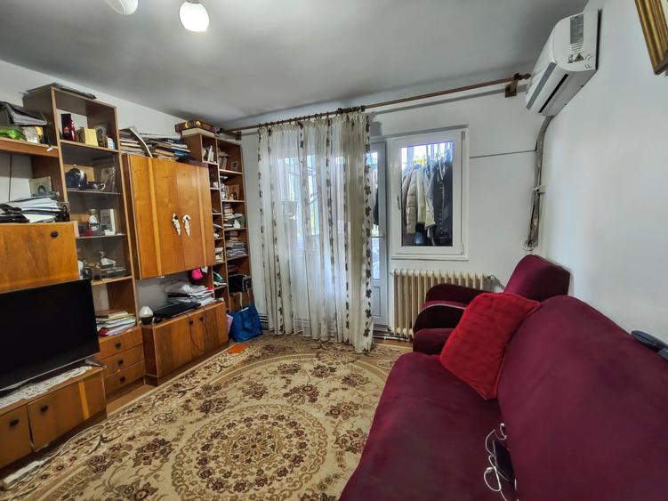 Apartament cu 3 camere semidecomandat în Păcurari