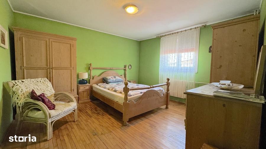 Casă cu 10 camere cu Teren 990 Mp în Sălaj
