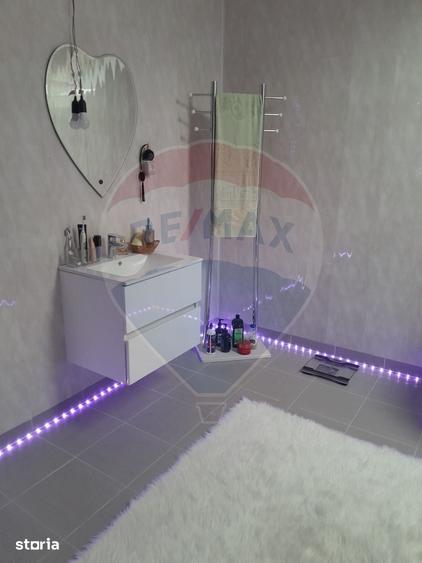 Casă cu 4 camere cu Teren 2500 Mp în Corbeni