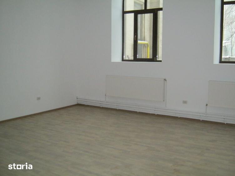 Spațiu comercial, de 450 mp, în Central