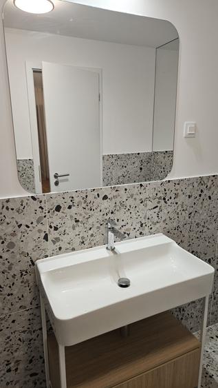 Apartament cu 4 camere decomandat în Băneasa