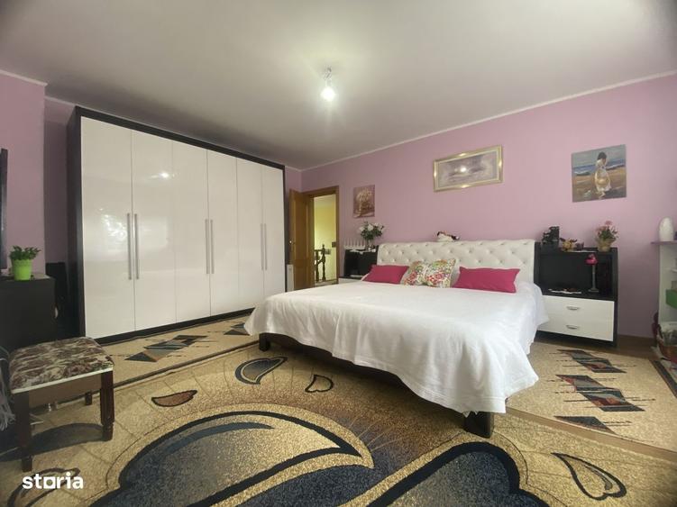 Casă cu 4 camere decomandat cu Teren 596 Mp în Central