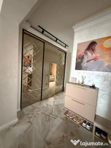Apartament cu 4 camere decomandat, mobilat în Central