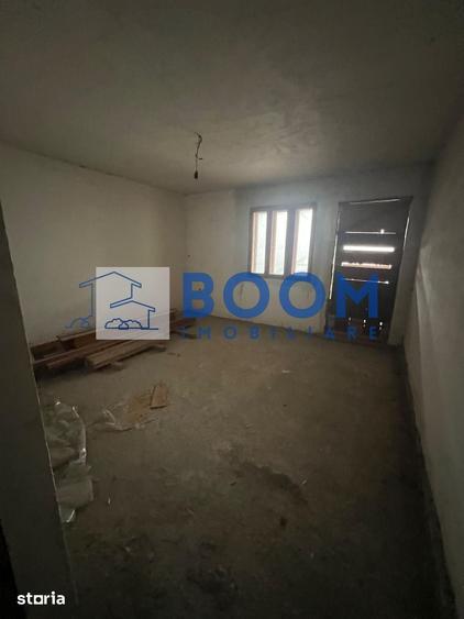 Casă cu 10 camere cu Teren 240 Mp în Central