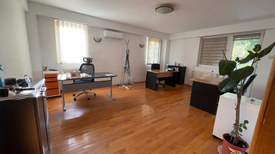 Apartament cu 4 camere decomandat în Obor
