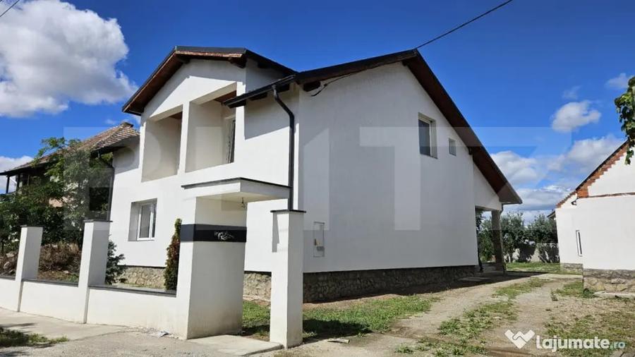 Casă cu 5 camere cu Teren 1000 Mp în Vetiș