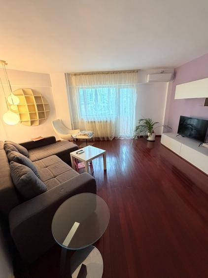 Apartament cu 3 camere decomandat în Aviației