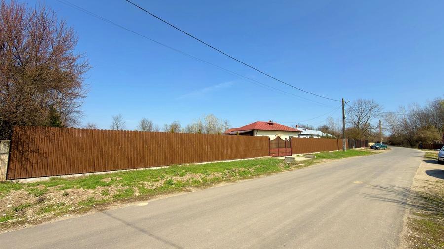 Casă individuală cu 4 camere cu Canalizare în Tătărăștii de Sus