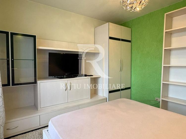 Apartament cu 3 camere decomandat, mobilat în Dacia