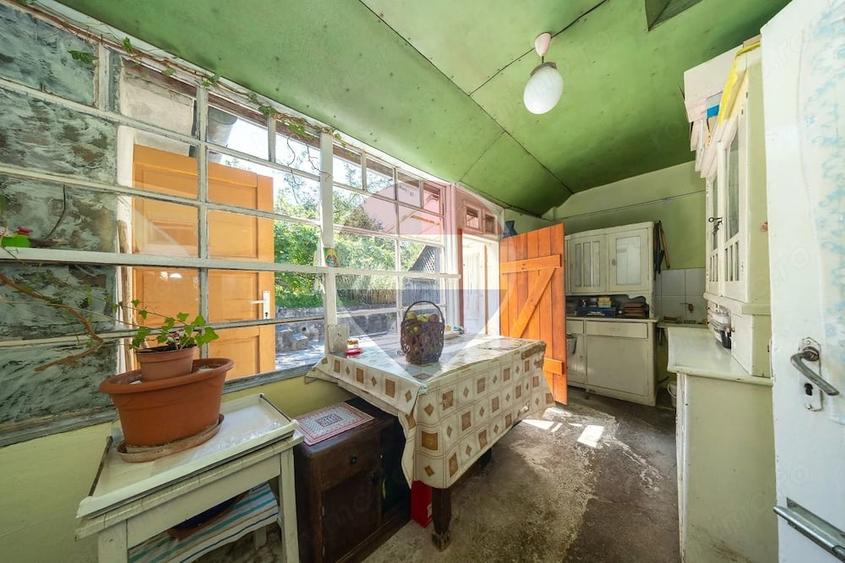 Casă cu Teren 1900 Mp în Central