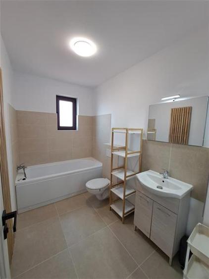 Duplex cu 4 camere cu Canalizare în Dâmbul Rotund
