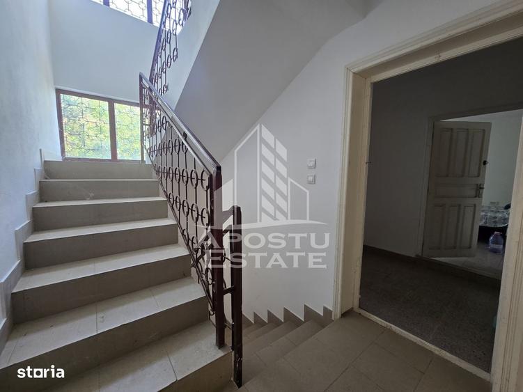 Casă cu 4 camere în Central