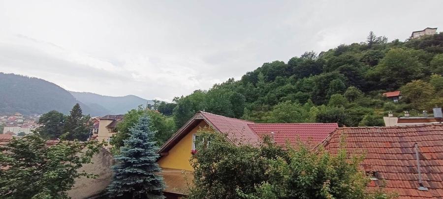 Apartament cu 4 camere semidecomandat în Central