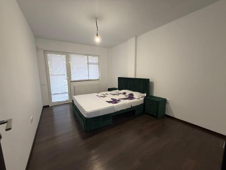 Apartament cu 3 camere semidecomandat în Florești