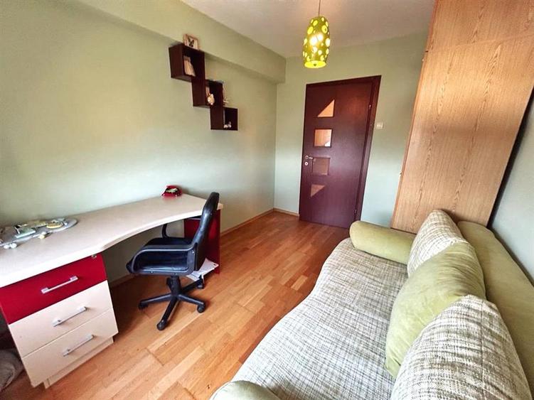 Apartament cu 3 camere decomandat în Cantacuzino