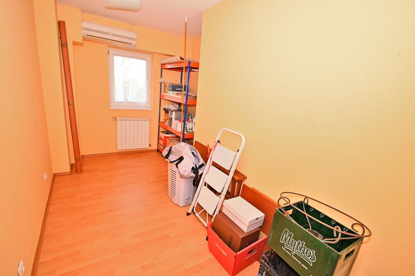 Apartament cu 4 camere semidecomandat în Aviației