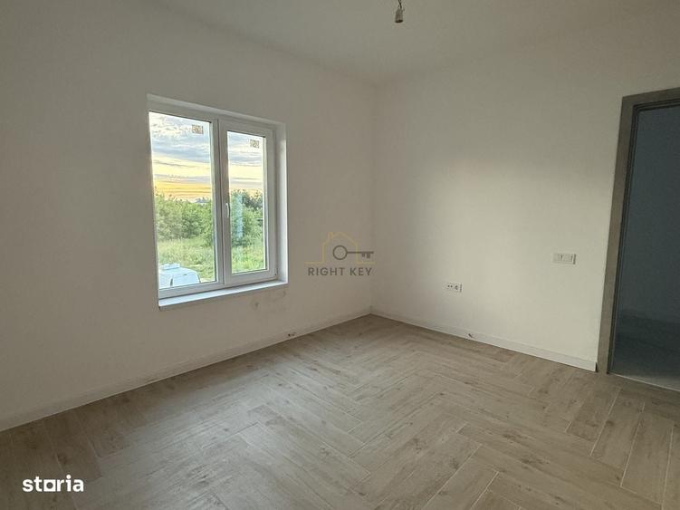 Casă cu 4 camere în Săbăreni