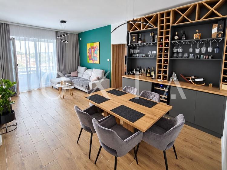 Apartament cu 3 camere semidecomandat, mobilat în Giroc