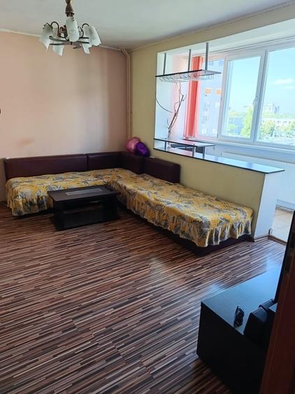 Apartament cu 3 camere semidecomandat în Drumul Taberei
