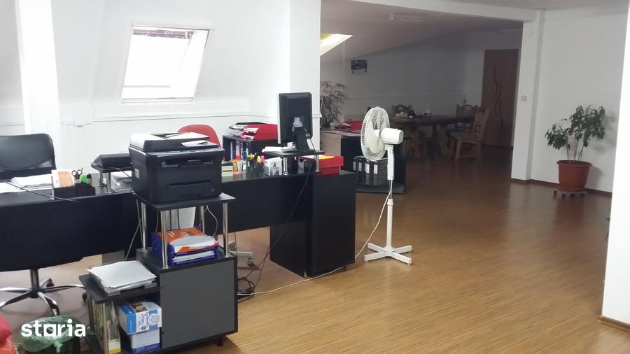 Apartament cu 3 camere în Semicentral