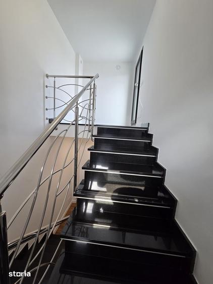 Casă cu 5 camere cu Teren 2867 Mp în Păunești