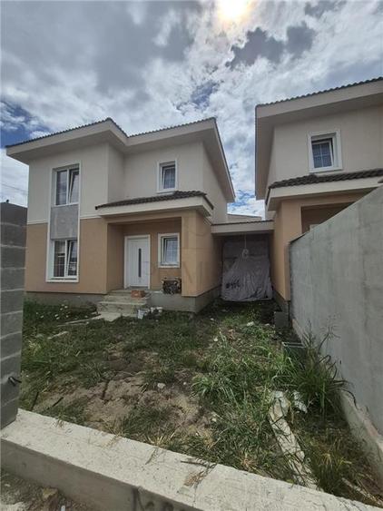 Casă individuală cu 4 camere cu Canalizare în Moșnița Nouă