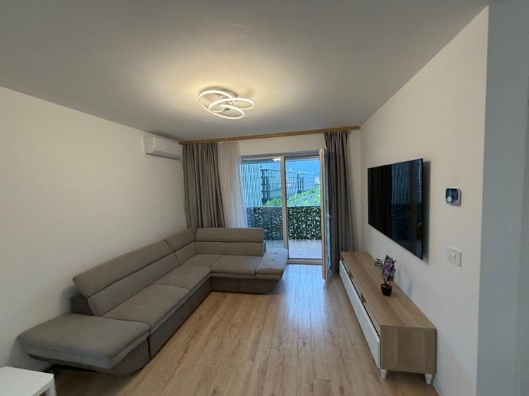 Apartament cu 2 camere decomandat în Tractorul