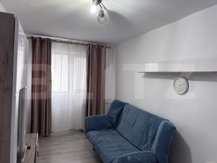 Garsonieră decomandată, mobilată în Sud