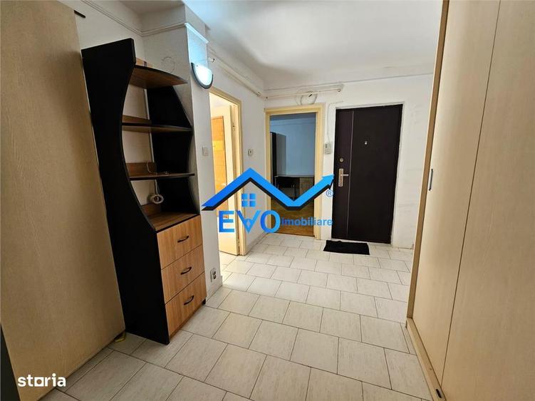 Apartament cu 3 camere decomandat în Nicolina