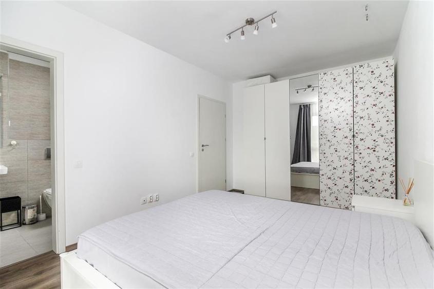 Apartament cu 3 camere semidecomandat, mobilat în Bună Ziua