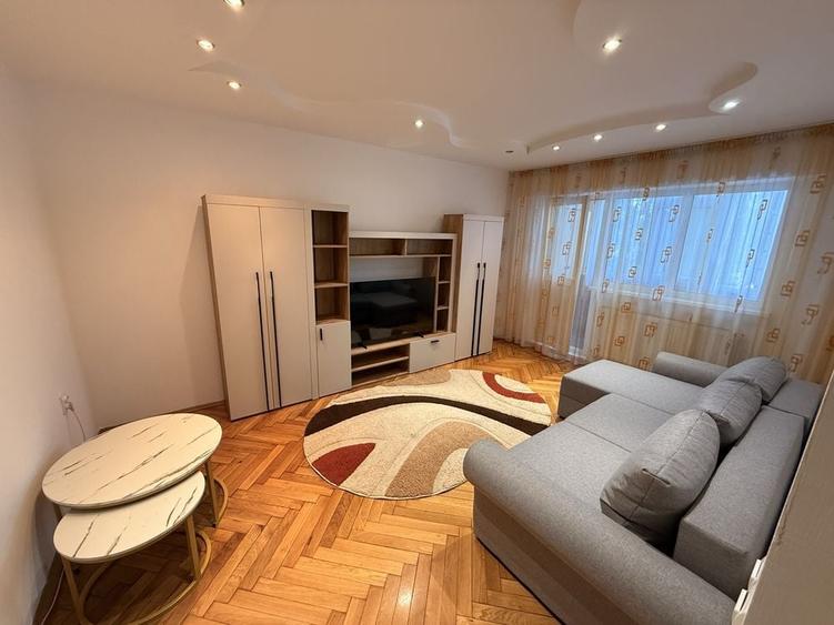 Apartament cu 3 camere decomandat în Obor