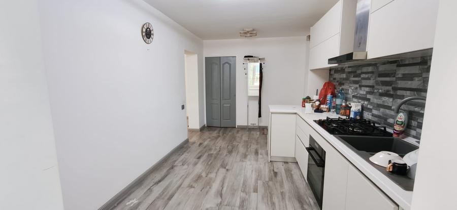 Apartament cu 3 camere semidecomandat în Tomis II