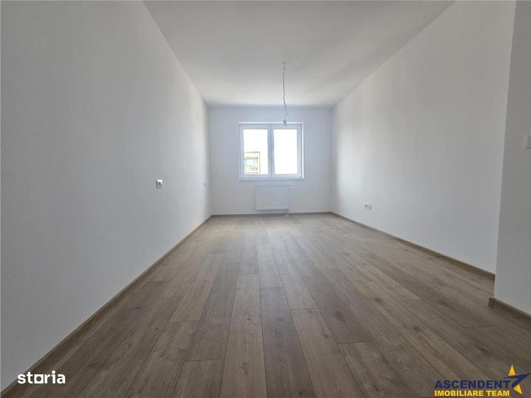 Apartament cu 3 camere decomandat în Tractorul