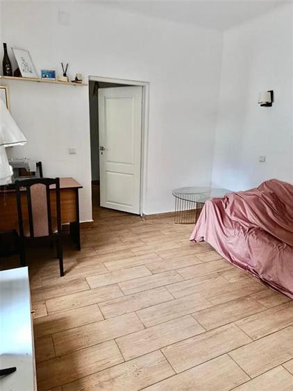 Casă individuală cu 5 camere cu Canalizare în Ultracentral