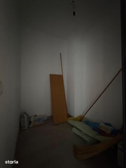 Apartament cu 4 camere decomandat în Onești