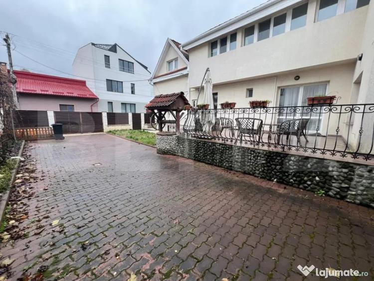 Casă cu 7 camere cu Teren 325 Mp în 7 Noiembrie