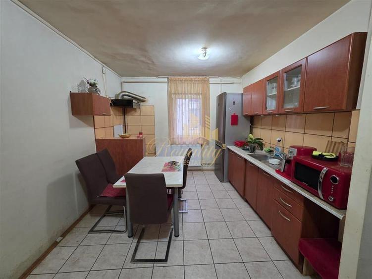 Apartament cu 3 camere decomandat, mobilat în Dorobanților