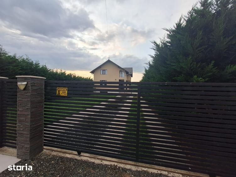 Casă cu 4 camere cu Teren 1400 Mp în Central