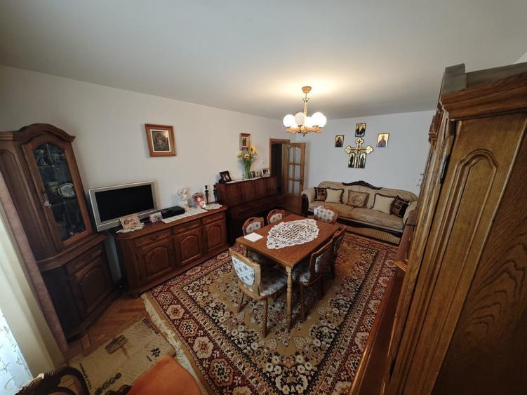 Apartament cu 4 camere decomandat în Central
