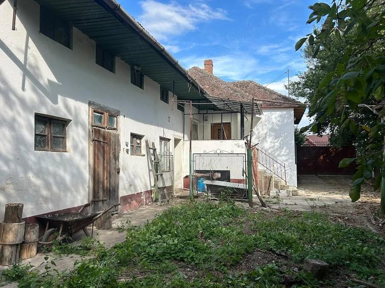 Casă cu 2 camere cu Teren 1000 Mp în Șercaia