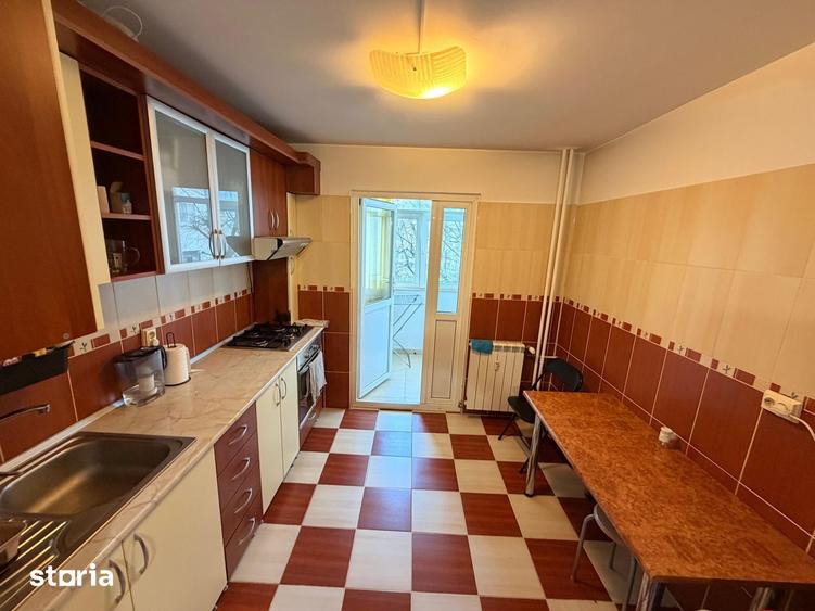 Apartament cu 3 camere decomandat, mobilat în Berceni