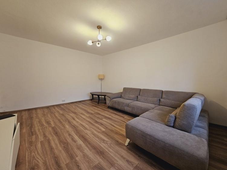 Apartament cu 3 camere decomandat, mobilat în Nerva Traian