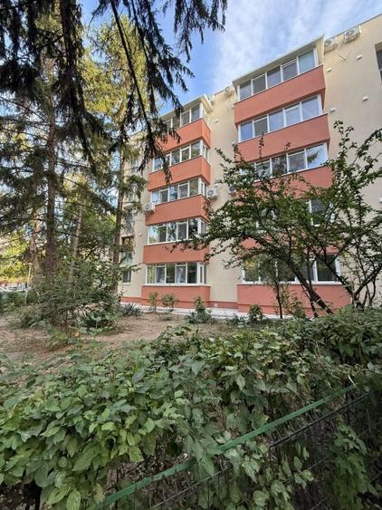 Apartament cu 3 camere decomandat în Titan