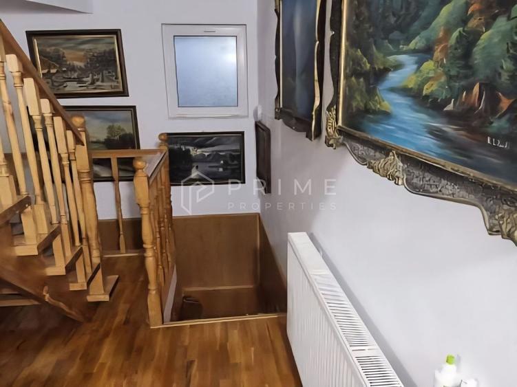 Casă individuală cu 8 camere cu Canalizare în Ivănești